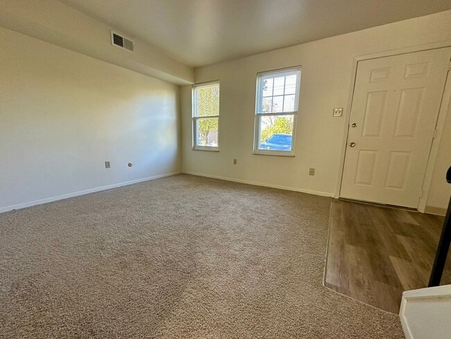 Photo - North Hills 3 Bedroom Townhome! In-Unit Wa... Unit 407