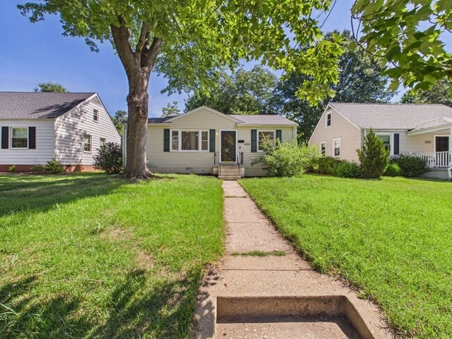 Building Photo - 6514 Stuart Ave