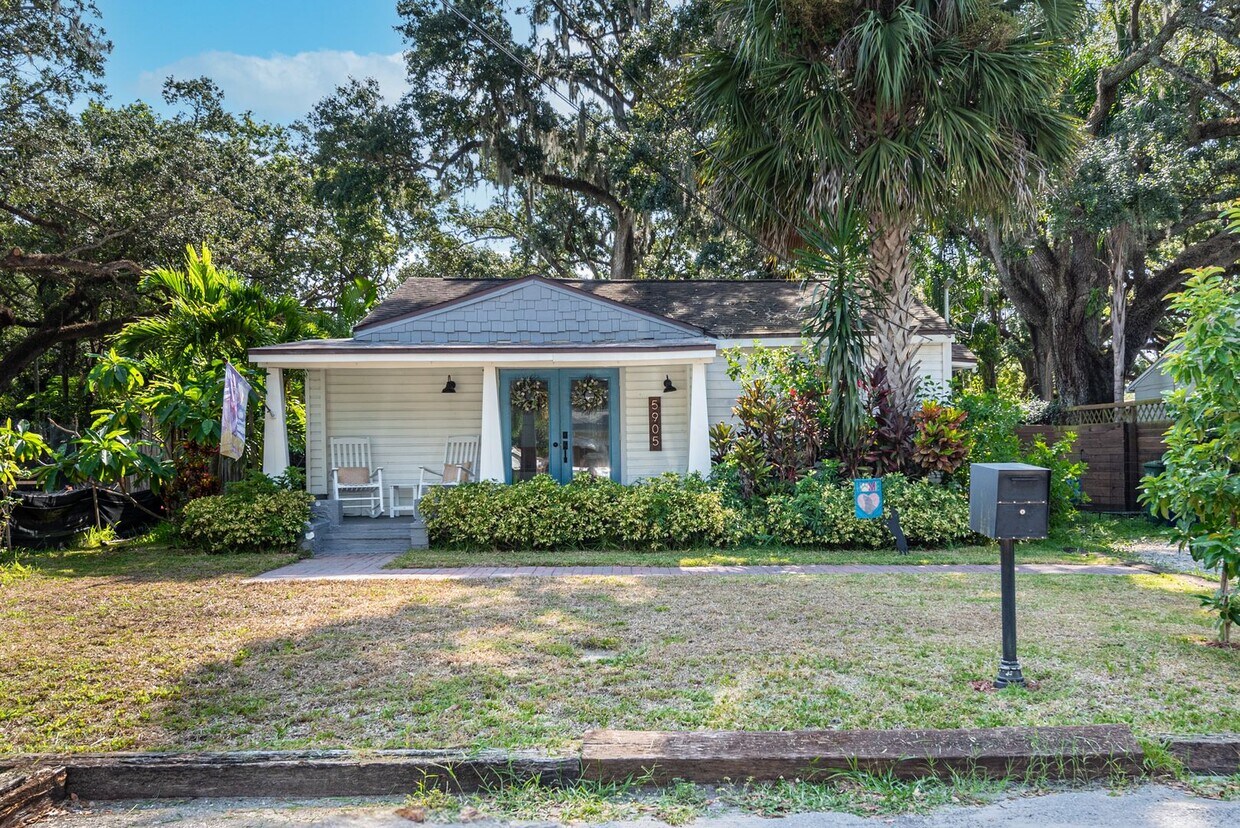 Seminole Heights Bungalow - Seminole Heights Bungalow