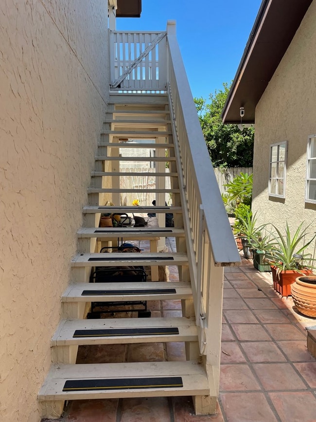 Photo - 117 W Davis St