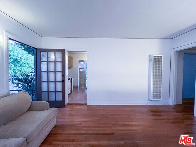 Building Photo - 1120 20th St Unit front