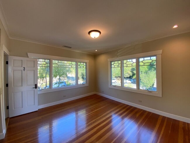Photo - Enchanting 1-Bedroom, 1-Bath Oasis with Stunning Views Unidad #3