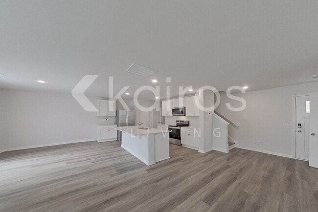 Photo - 135 Overstreet Way