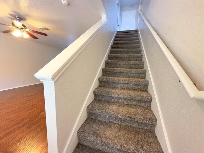 Photo - 513 Rolling Oak Dr
