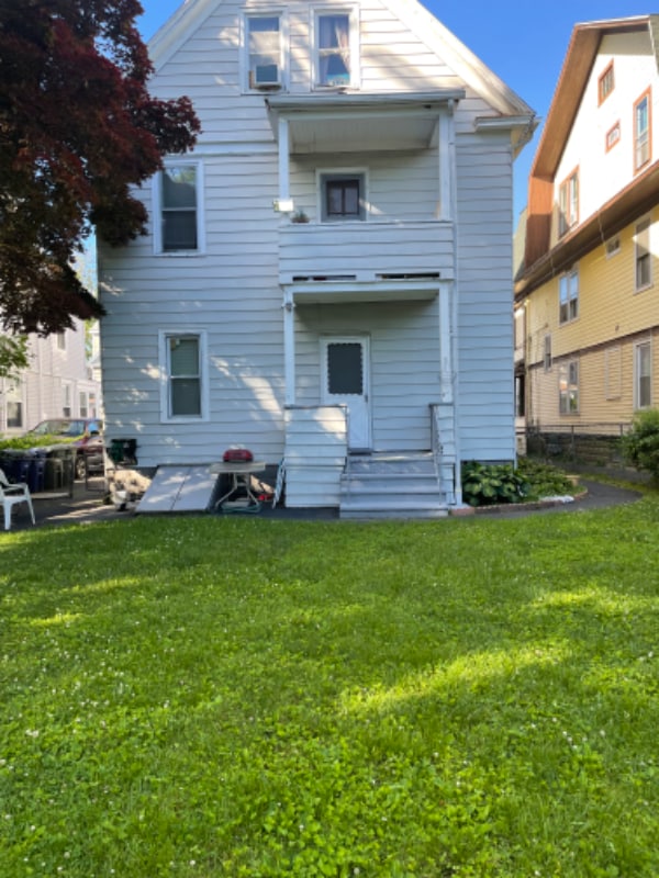 139 Poplar St Unit 2nd floor