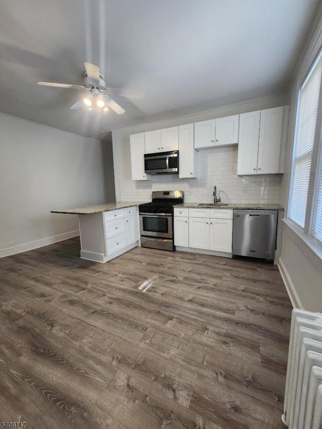 Building Photo - 9 Lois Pl Unit 2