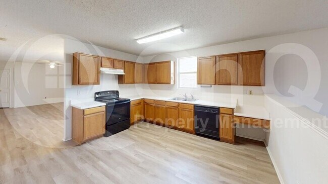 Photo - 603 Ambarella St