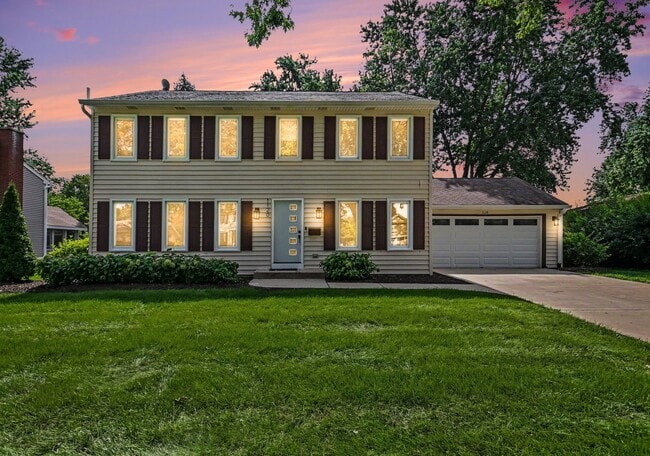 Building Photo - 1120 Summit Hills Ln