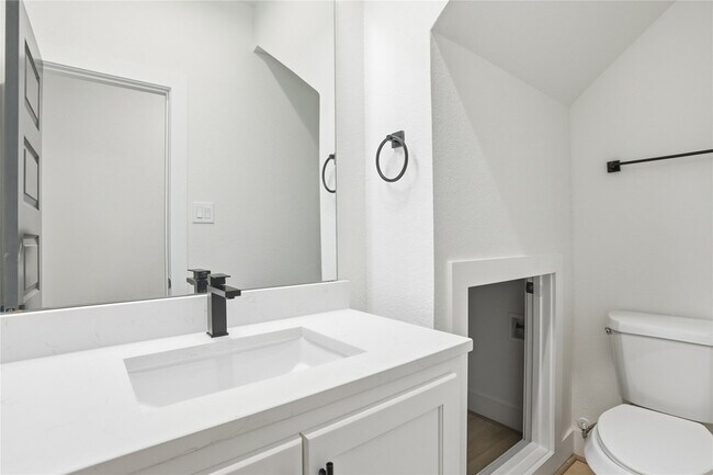 Photo - 712 Delano St Unit A