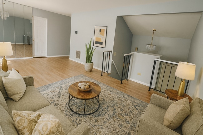 Photo - 35 Buckingham Ln