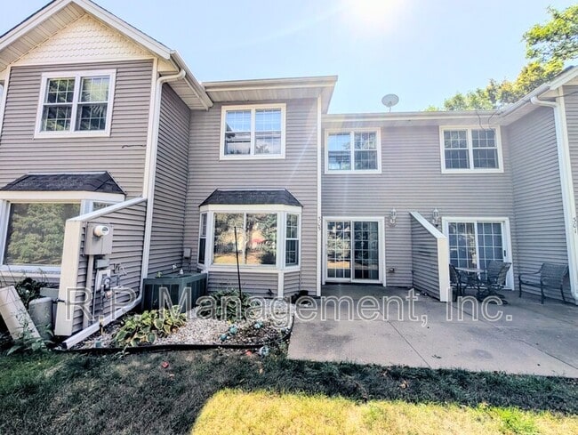 305 Kathy Ln NE