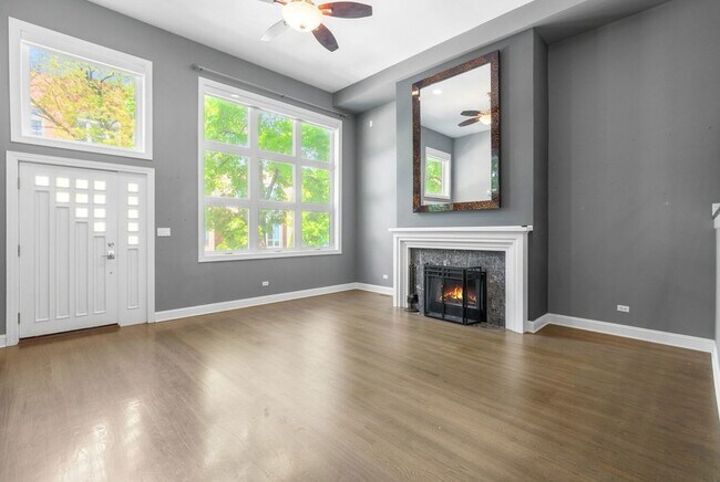 Photo - 1657 W Erie St