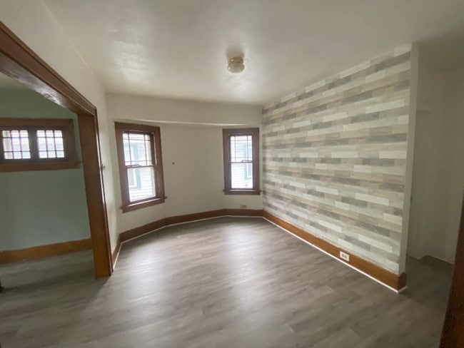 Photo - 3839 Hazelhurst Ave Unit Upper