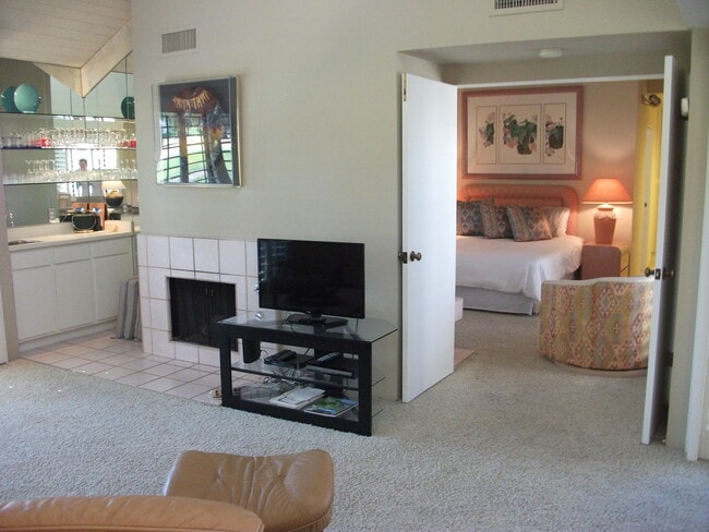 107 Racquet Club Dr N