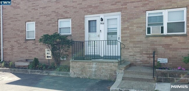 Photo - 3809 Broadway Unit B
