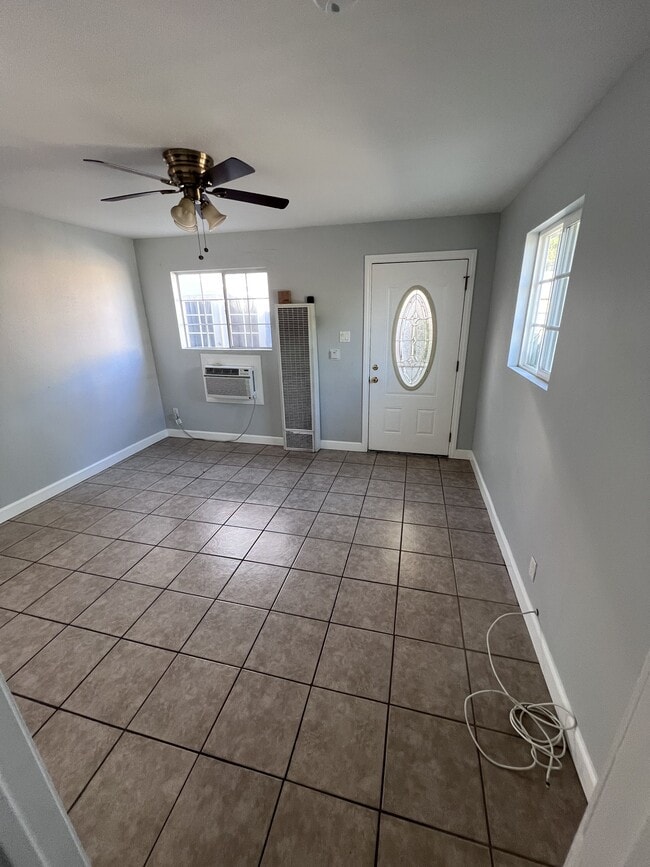 Photo - 14951 Cerritos Ave Unidad BACK