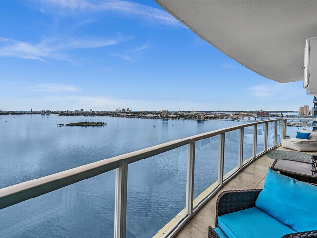 Building Photo - 665 NE 25th St Unit 2403