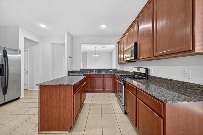 Building Photo - 1403 S Maple Dr Rental