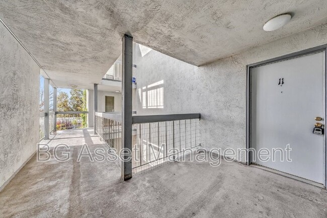 Building Photo - 944 Fletcher Ln Unit 11