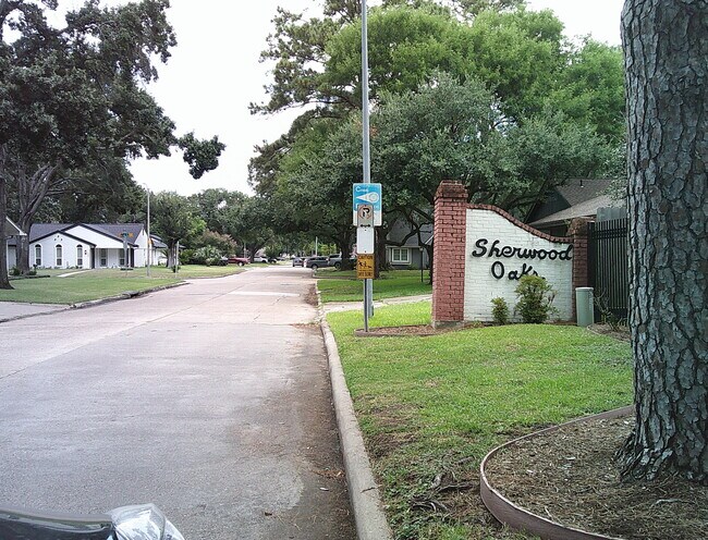Photo - 1102 W Tri Oaks Ln