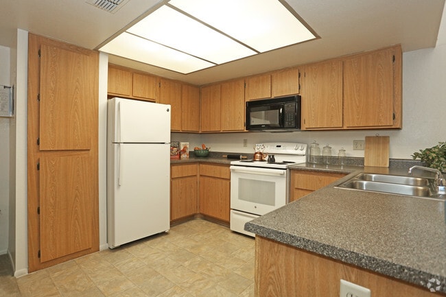 2BR, 2BA - 1055 SF