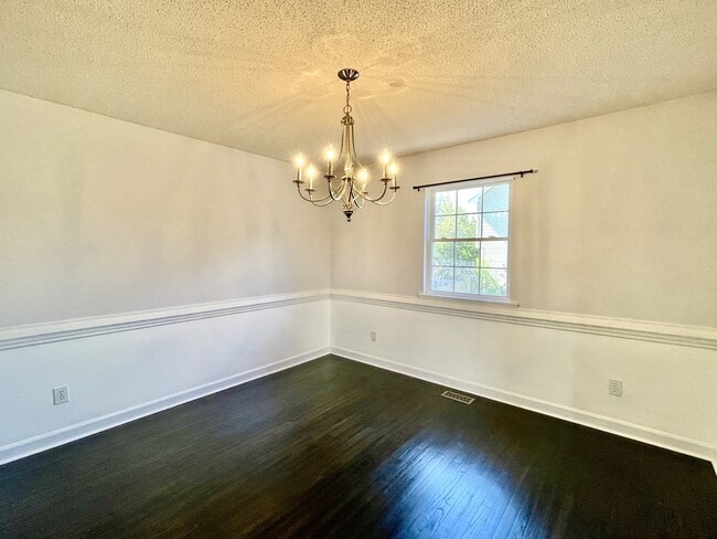 Photo - 239 Yorkshire Dr