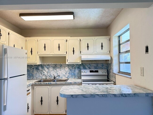Photo - 365 NE 125th St Unit 306