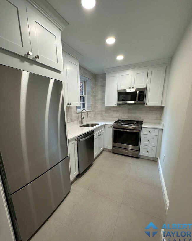 Building Photo - 35 Park St Unit 2