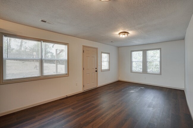 Photo - 927 Hulana St