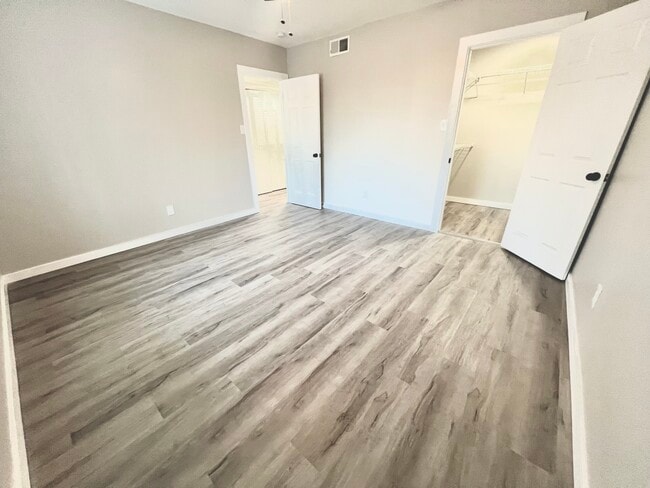 Photo - Oakwood Apartments