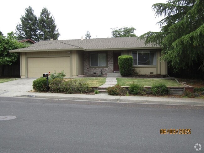 Building Photo - Welcome to Larkfield-Wikiup!  Charming sin... Rental