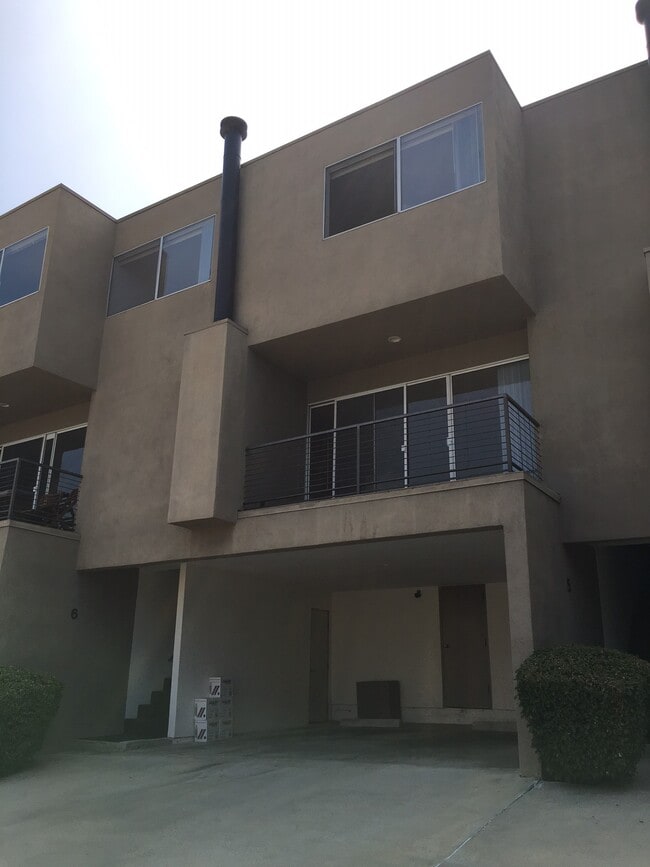 Building Photo - 1733 Lucile Ave Unit 6