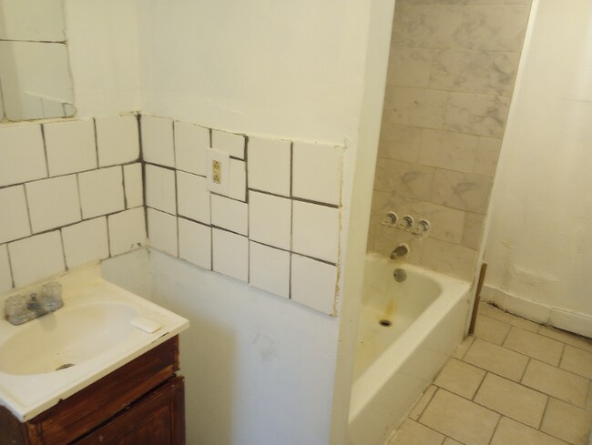 Photo - 31xx W Euclid Ave Unidad 1st floor