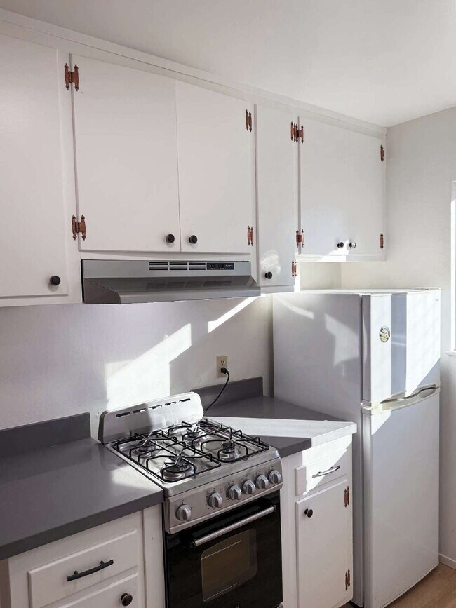 2BD/1BA Single-Level Home Near Sonoma Plaza | Available Now!