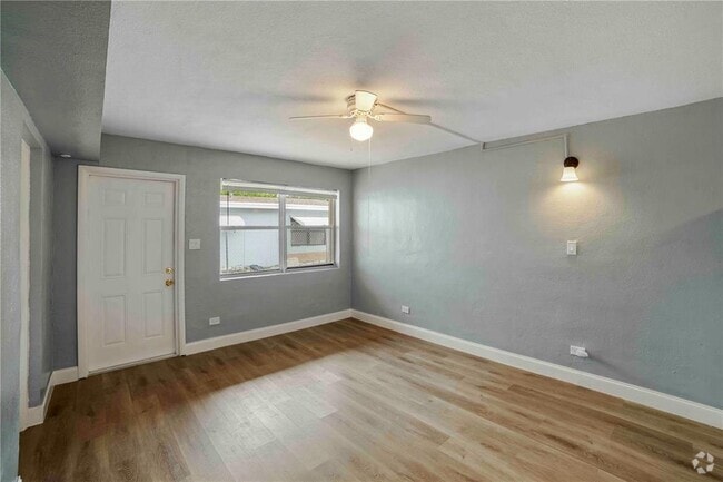 Building Photo - 817 NW 12th Ave Unit 2 Rental