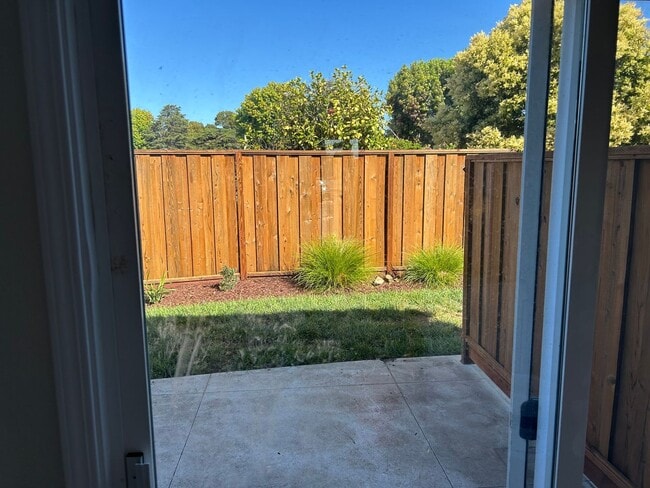 Photo - Lloyd Court Apartments