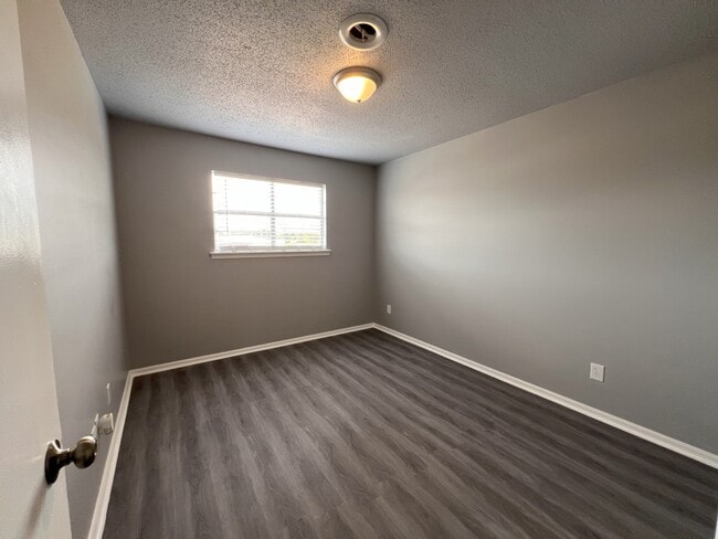 Photo - 4607 Yorkshire Dr Unit Yorkshire Drive