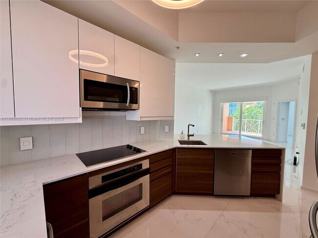 Photo - 140 Meridian Ave