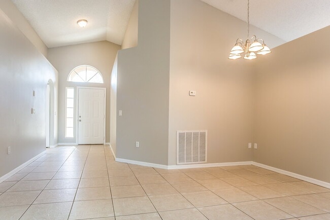 Photo - 142 Woodbury Pines Cir