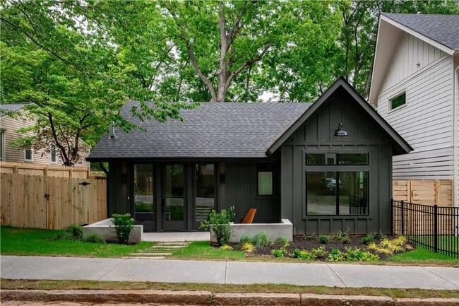 Building Photo - 1242 Colmer Ave SE Rental