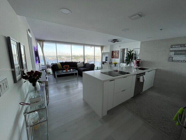 Photo - 7601 E Treasure Dr Unidad 1017