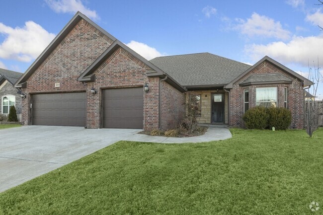 Building Photo - 2304 SW Chaddington Rd Rental