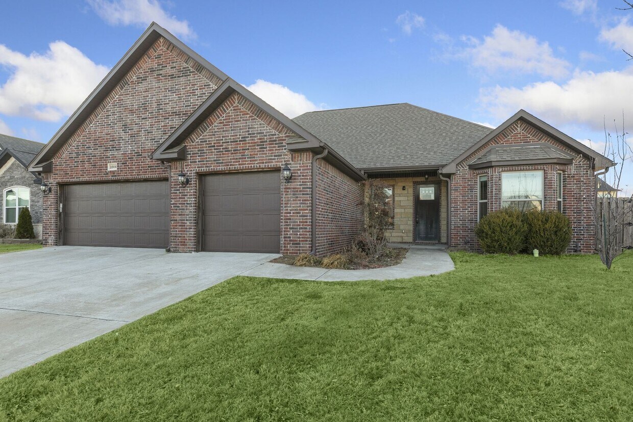 Photo - 2304 SW Chaddington Road