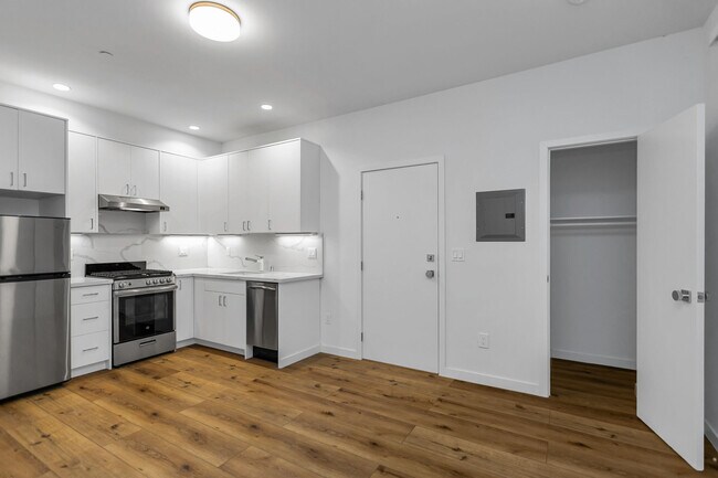 2115 Hyde