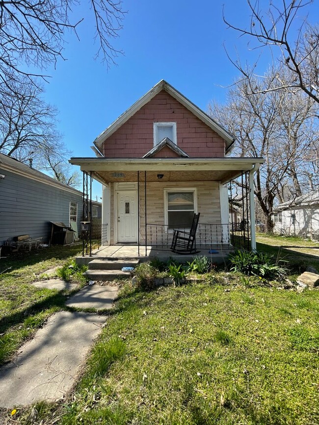 Photo - 209 Congress St House