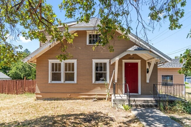 Building Photo - Single Family Home on Spokanes North Side!!
