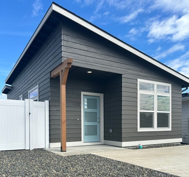 Single Level Home in New SunRidge Community - Single Level Home in New SunRidge Community