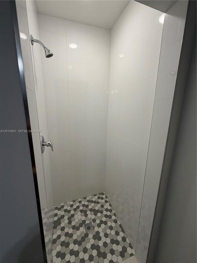Photo - 2433 NW 96th St Unidad B