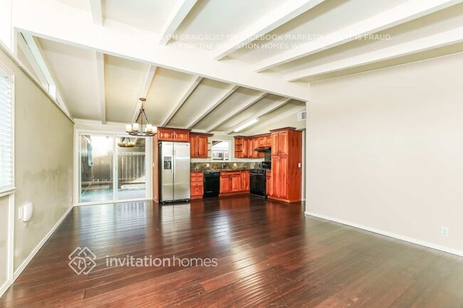 Photo - 1467 Michigan St