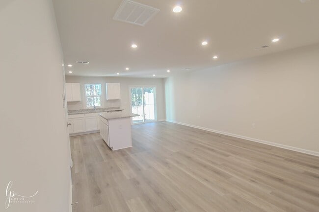 Photo - Modern 3-Bedroom Townhome Unidad D